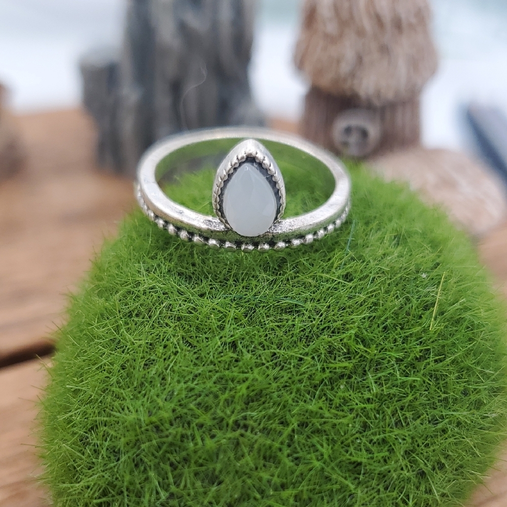 Elegant Silver Ring with White Moonstone Stone Size 5 R814